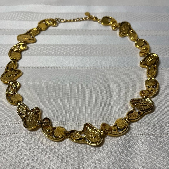 Vintage Butler necklace & clip on earrings. Gold tone. purple & blue. Gorgeous! - Picture 8 of 13